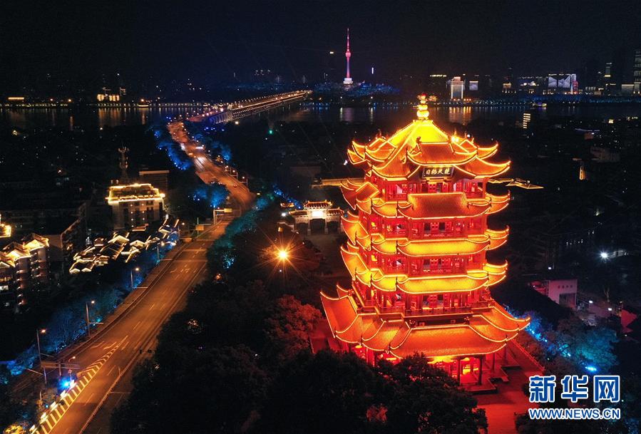 (新华全媒头条·图文互动)(1)钟华论:在民族复兴的历史丰碑上——2020中国抗疫记